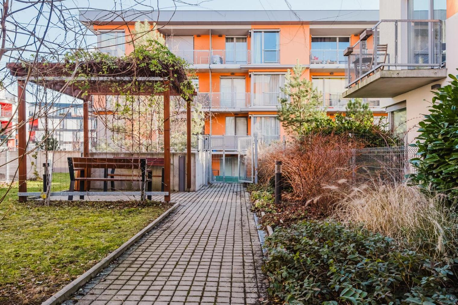 Blueground Zizkov Furnished Park Prg-42 * Prag
