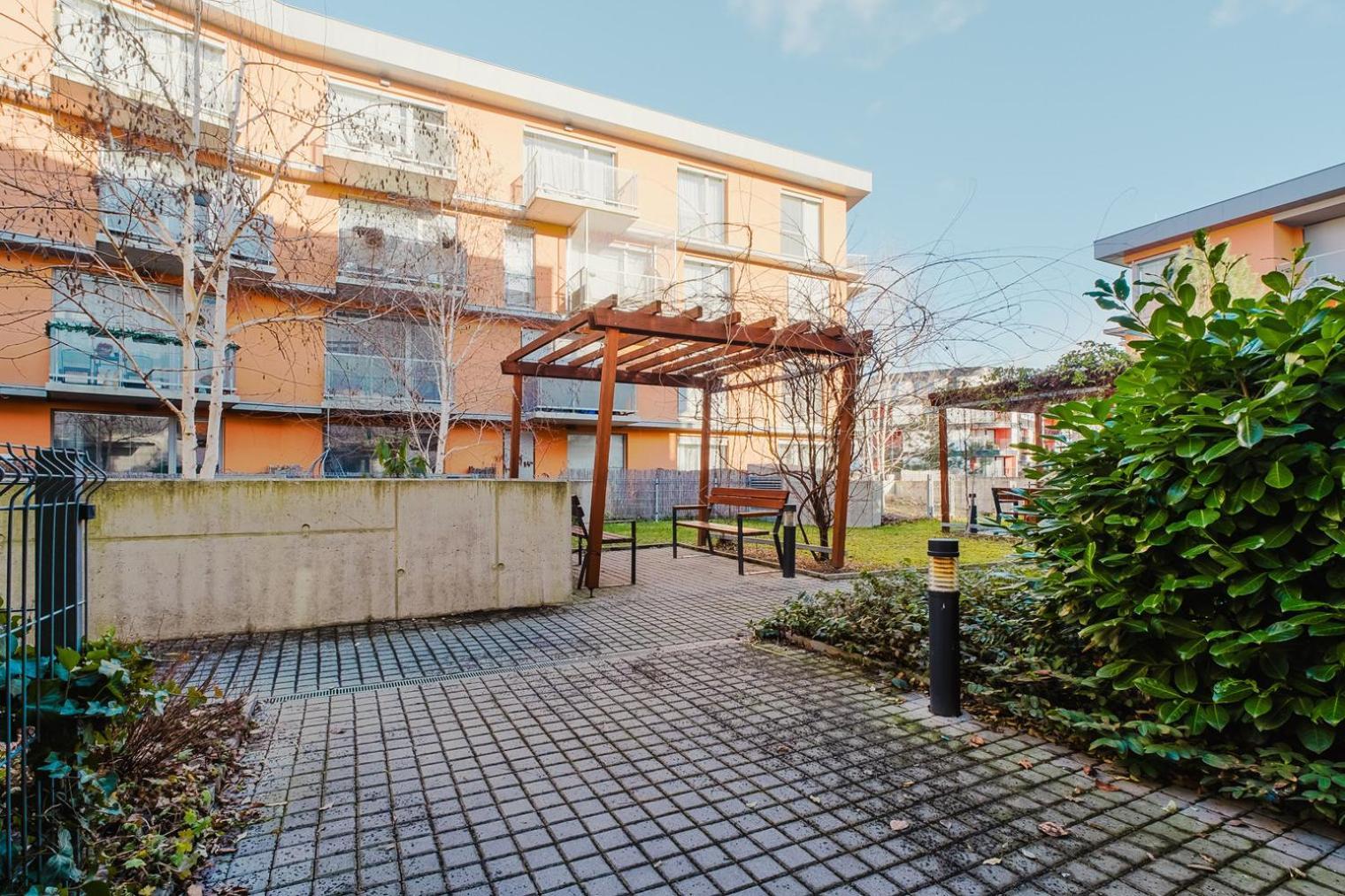 Blueground Zizkov Furnished Park Prg-42 Prag
